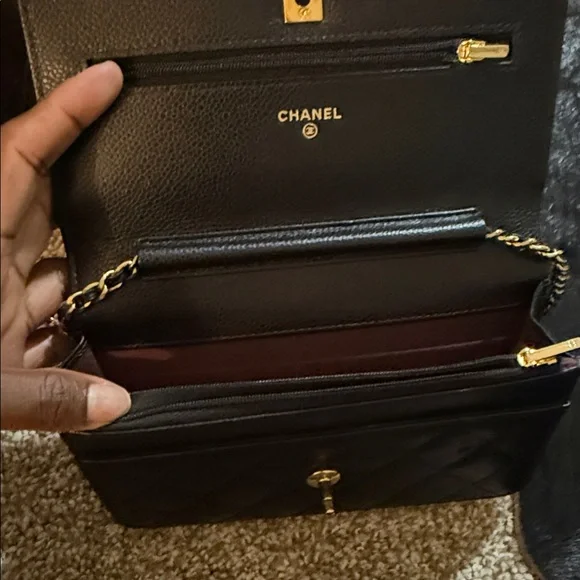 CHANEL Black Quilted Leather Crossbody Wallet with Gold Chain - Picture 3 of 8